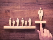 https://www.lemediasocial-emploi.fr/media/cache/resolve/articles_thumbnail/uploads/images/articles-small/5bbe296cb4fcb_Bon-profil-directeur-p%C3%B4le%20%281%29.jpg