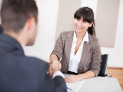 https://www.lemediasocial-emploi.fr/media/cache/resolve/articles_thumbnail/uploads/images/articles-small/5bbe2b34d6595_FC-Entretien-Ehpad%20%281%29.jpg