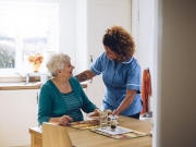 https://www.lemediasocial-emploi.fr/media/cache/resolve/articles_thumbnail/uploads/images/articles-small/5beaa8eda4b8e_Actu_Aide%20domicile%20salari%C3%A9s.jpeg
