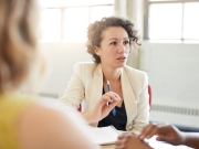 https://www.lemediasocial-emploi.fr/media/cache/resolve/articles_thumbnail/uploads/images/articles-small/5bedaa8a1dddd_FM%20Intervenant%20action%20sociale.jpeg