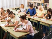 https://www.lemediasocial-emploi.fr/media/cache/resolve/articles_thumbnail/uploads/images/articles-small/5c64373feed2a_Conseils_Formation%20DEASS_MK.jpeg