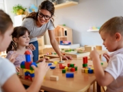 https://www.lemediasocial-emploi.fr/media/cache/resolve/articles_thumbnail/uploads/images/articles-small/5f552fce2ee8b_Actu_Etudiante%20DEES%20en%20confinement%20v2.jpeg