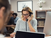 https://www.lemediasocial-emploi.fr/media/cache/resolve/articles_thumbnail/uploads/images/articles-small/5f7f31919b424_Actu_Ecoutante%20t%C3%A9l%C3%A9phone.jpeg
