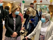 https://www.lemediasocial-emploi.fr/media/cache/resolve/articles_thumbnail/uploads/images/articles-small/5f9f2b13638f1_Brigitte%20Bourguignon%20Ehpad%20Bobigny%20oct%202020.jpg