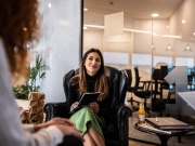 https://www.lemediasocial-emploi.fr/media/cache/resolve/articles_thumbnail/uploads/images/articles-small/66068ae2ebd29_GettyImages-1424986824.jpg