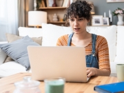 https://www.lemediasocial-emploi.fr/media/cache/resolve/articles_thumbnail/uploads/images/articles-small/66ffbb41d0a5c_GettyImages-2155999912.jpg