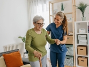 https://www.lemediasocial-emploi.fr/media/cache/resolve/articles_thumbnail/uploads/images/articles-small/672261bab6dec_Illu_LMSE_AMP_%C3%A9tude%20Drees_2024.jpg