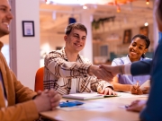 https://www.lemediasocial-emploi.fr/media/cache/resolve/articles_thumbnail/uploads/images/articles-small/67eaa8a6aedbe_GettyImages-2196235624.jpg