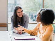 https://www.lemediasocial-emploi.fr/media/cache/resolve/articles_thumbnail/uploads/images/articles-small/67f7d0286500d_LMSE_Illu%20Portrait%20Manon%20Colas_AS.jpg